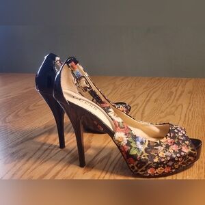 GUESS Hondo 2 Black Floral Open Toe Platform Heels 8.5